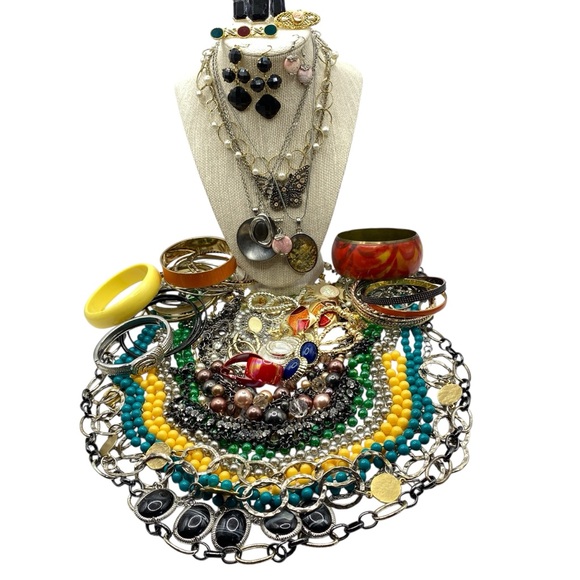 Jewelry Bundle Necklaces Earrings Bracelets Bangles Variety Lot 2.5 lbs. - Picture 11 of 11